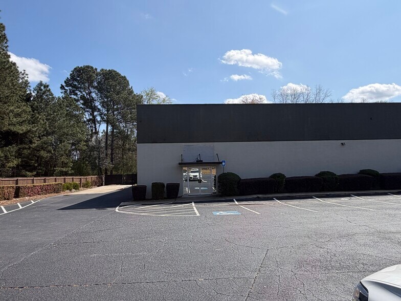 1225 Cedar Shoals Dr, Athens, GA à louer - Photo principale – Image 1 sur 7