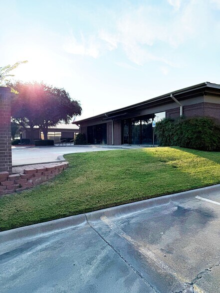 2350 E Road To Six Flags, Arlington, TX à louer - Photo de l’immeuble – Image 2 sur 6