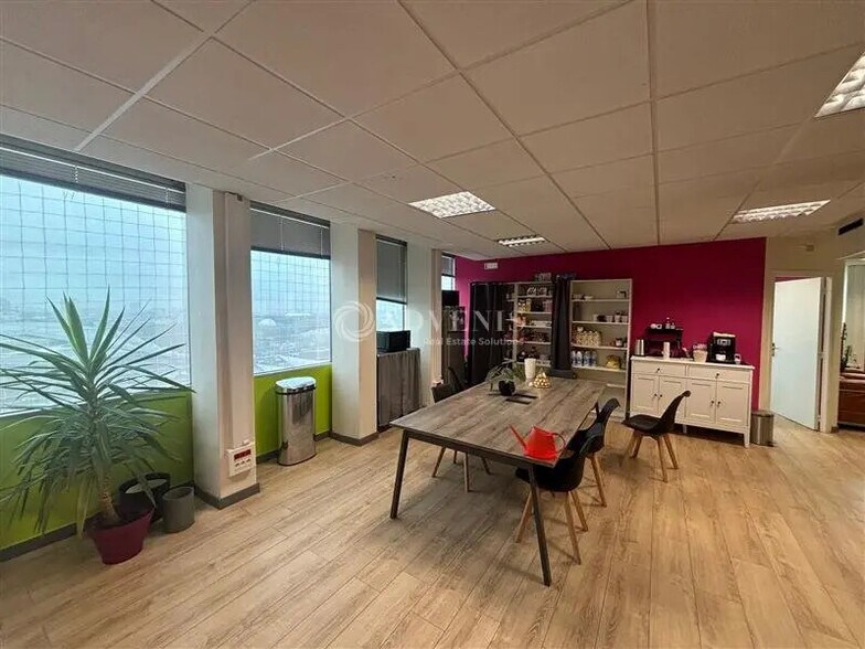 Bureau dans Pantin à vendre - Photo de l’immeuble – Image 3 sur 6