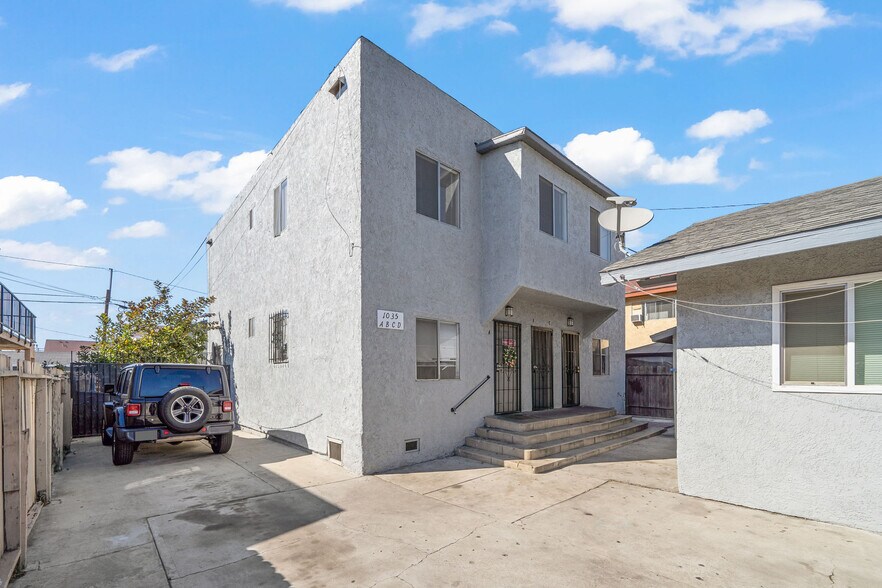 1035-1035 1/2 Orange Ave, Long Beach, CA à vendre - Photo de l’immeuble – Image 3 sur 6