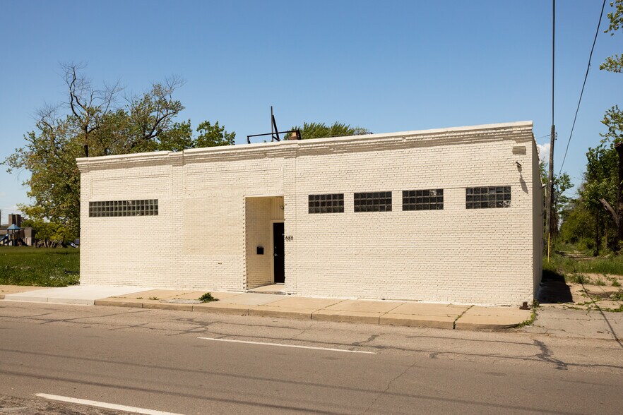 6811 Charlevoix St, Detroit, MI à vendre - Photo de l’immeuble – Image 2 sur 7