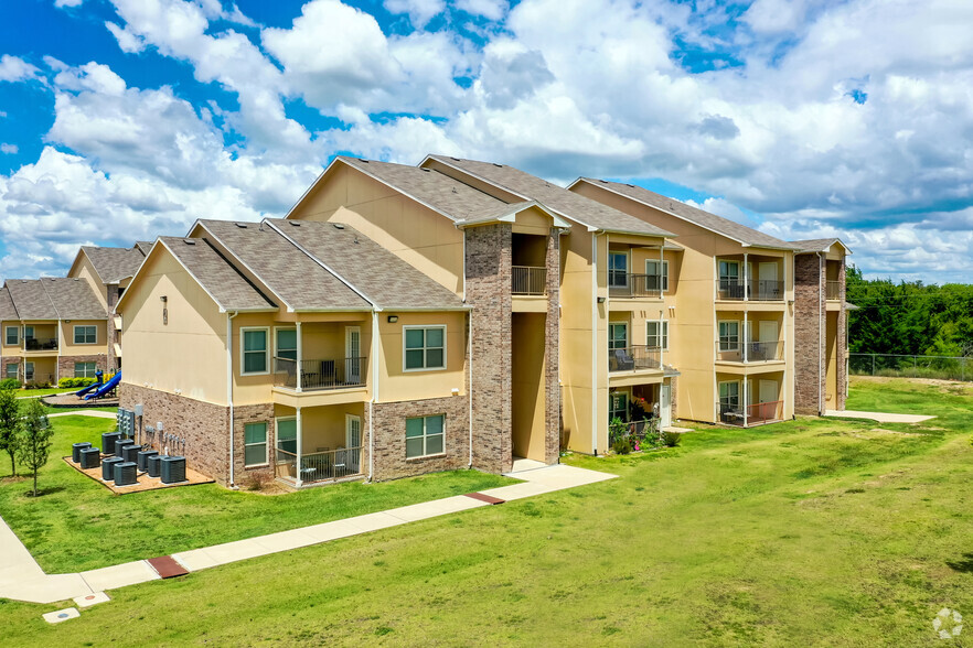 2410 W Jack Finney Blvd, Greenville, TX à vendre - Photo principale – Image 1 sur 46