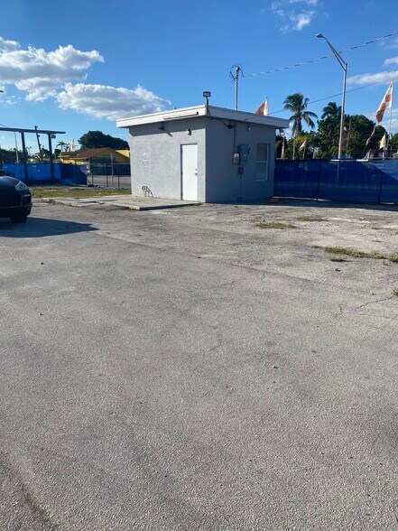 300 NW 79th St, Miami, FL à vendre - Photo de l’immeuble – Image 2 sur 14