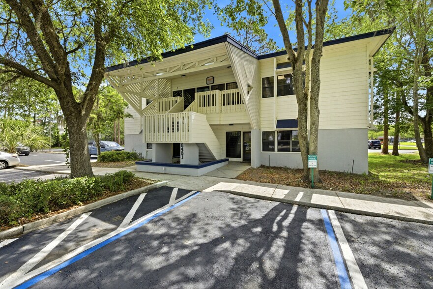 8431 Baymeadows Way, Jacksonville, FL à louer - Photo de l’immeuble – Image 1 sur 32