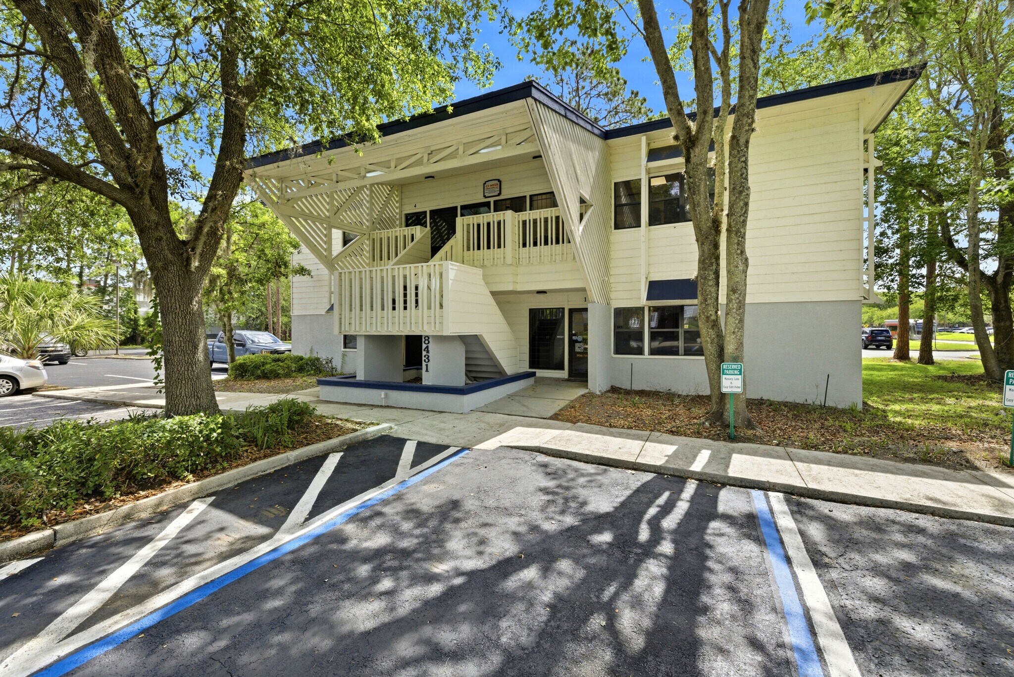 8431 Baymeadows Way, Jacksonville, FL à louer Photo de l’immeuble– Image 1 sur 33