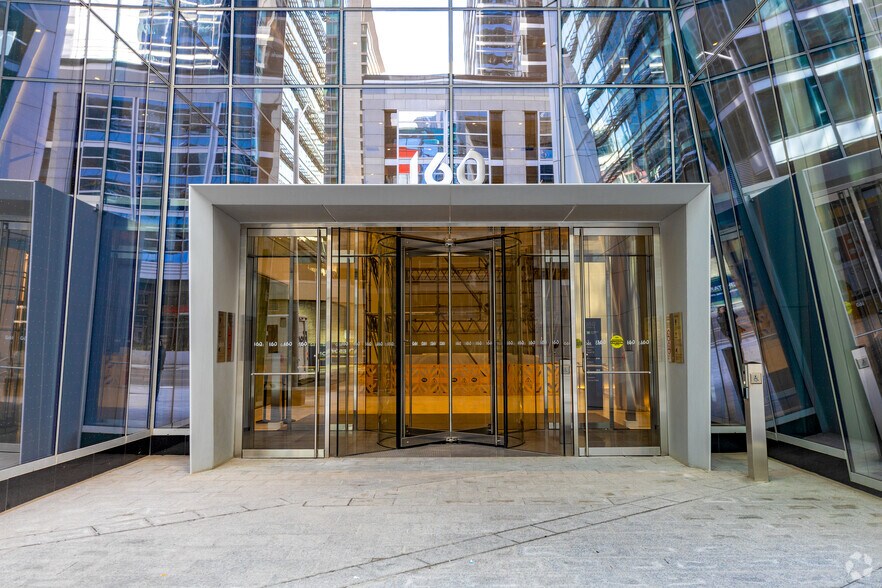160 Front St W, Toronto, ON à louer - Photo de l’immeuble – Image 2 sur 5