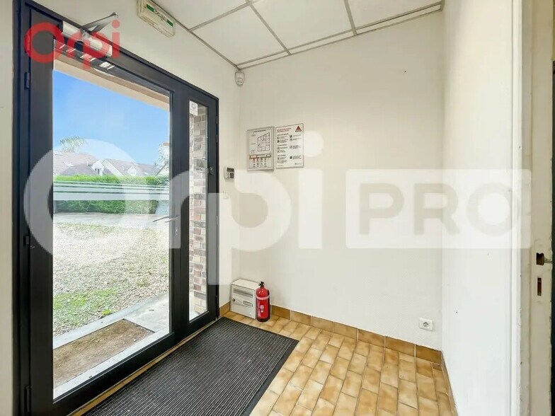 Local d’activités dans Saclay à louer - Photo de l’immeuble – Image 2 sur 12