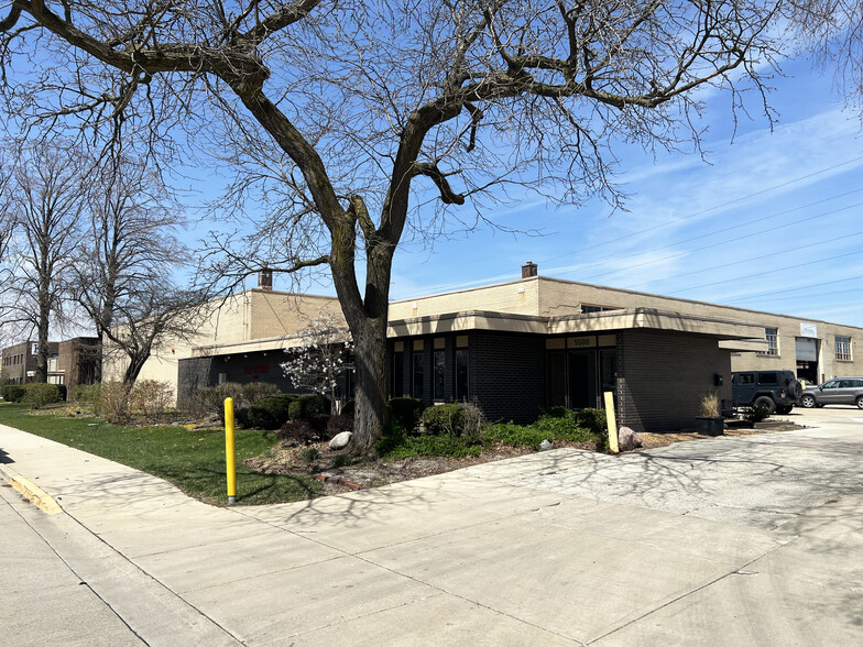 5500 McDermott Dr, Berkeley, IL à vendre - Photo de l’immeuble – Image 1 sur 6