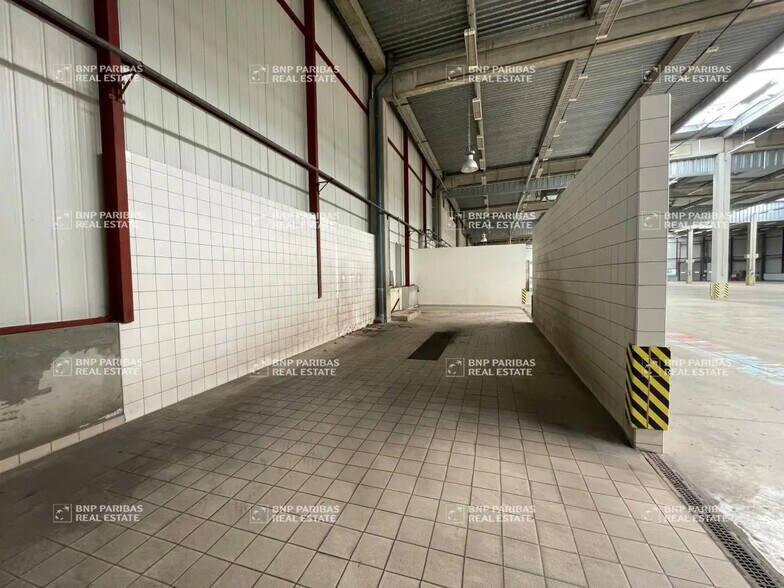 Local d’activités dans Trappes à louer - Photo de l’immeuble – Image 2 sur 23