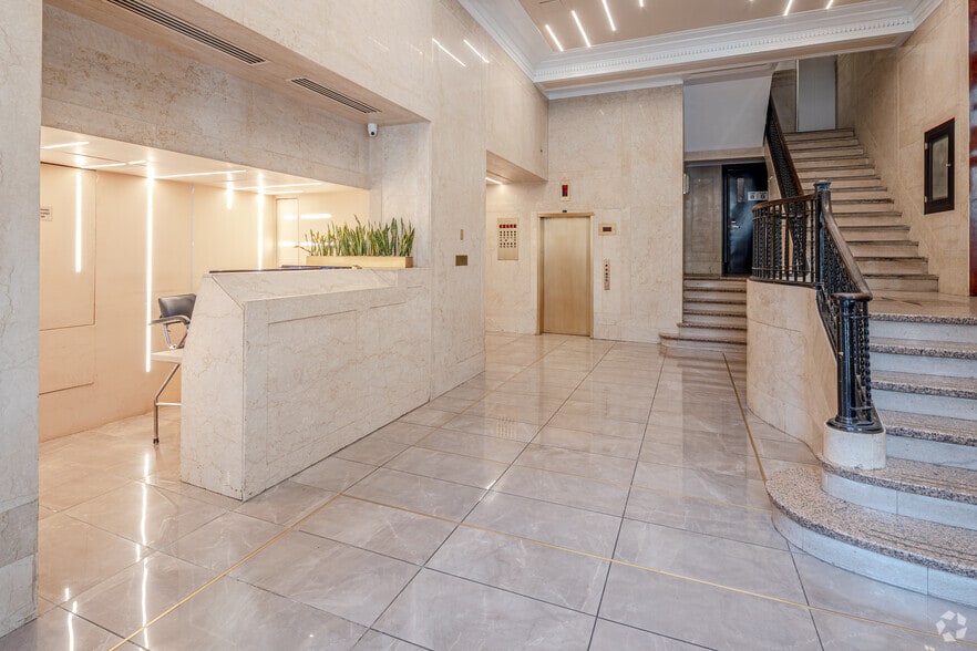 35 Journal Sq, Jersey City, NJ à louer - Hall d’entrée – Image 3 sur 22