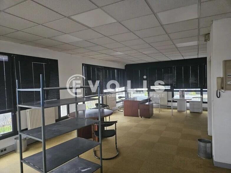 Bureau dans Villejust à louer - Photo intérieure – Image 3 sur 8