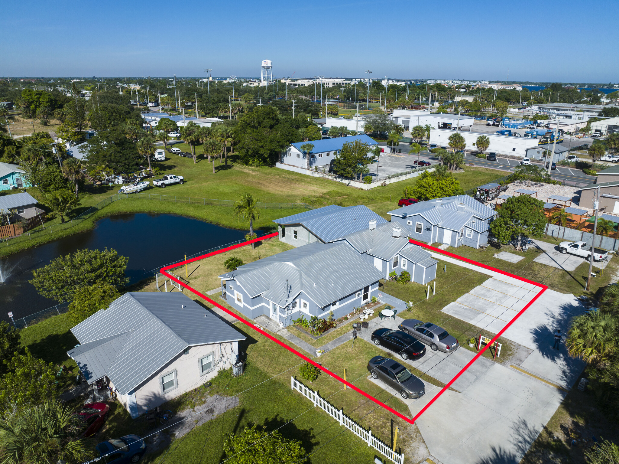 433 Se Lake St, Stuart, FL à vendre Photo principale– Image 1 sur 33