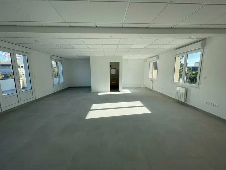 Bureau dans Villiers-le-Bel à louer - Photo intérieure – Image 1 sur 7