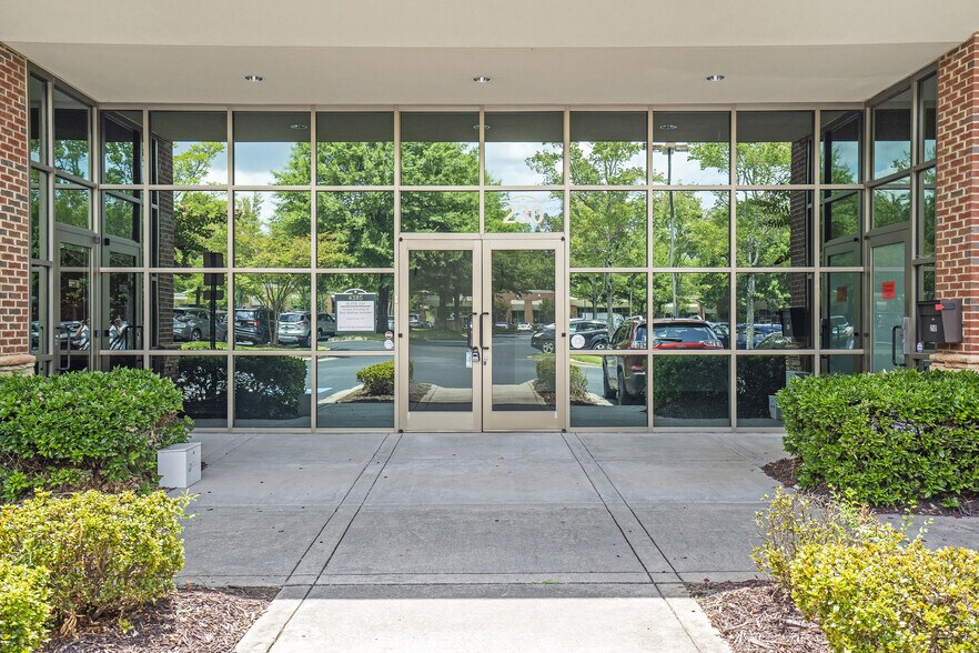 4385 Johns Creek Pky, Suwanee, GA à louer - Photo de l’immeuble – Image 3 sur 34