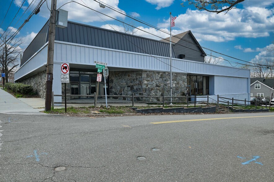 195 Main St, Huntington, NY à louer - Photo de l’immeuble – Image 2 sur 17