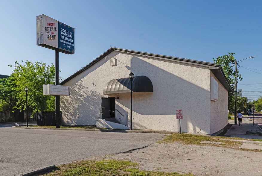 1620 Adamo Dr, Ybor City, FL à louer - Photo de l’immeuble – Image 1 sur 15