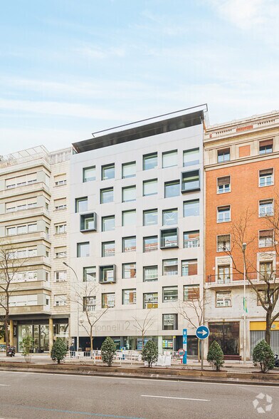 Calle de O'donnell, 12, Madrid, Madrid à louer - Photo de l’immeuble – Image 3 sur 4