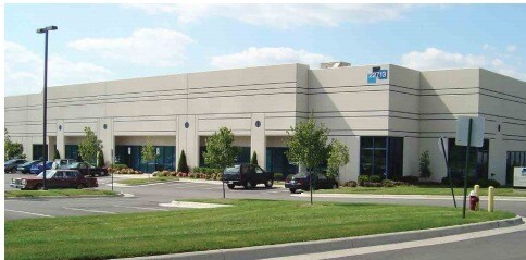 22713 Commerce Center Ct, Sterling, VA à louer - Photo de l’immeuble – Image 1 sur 8