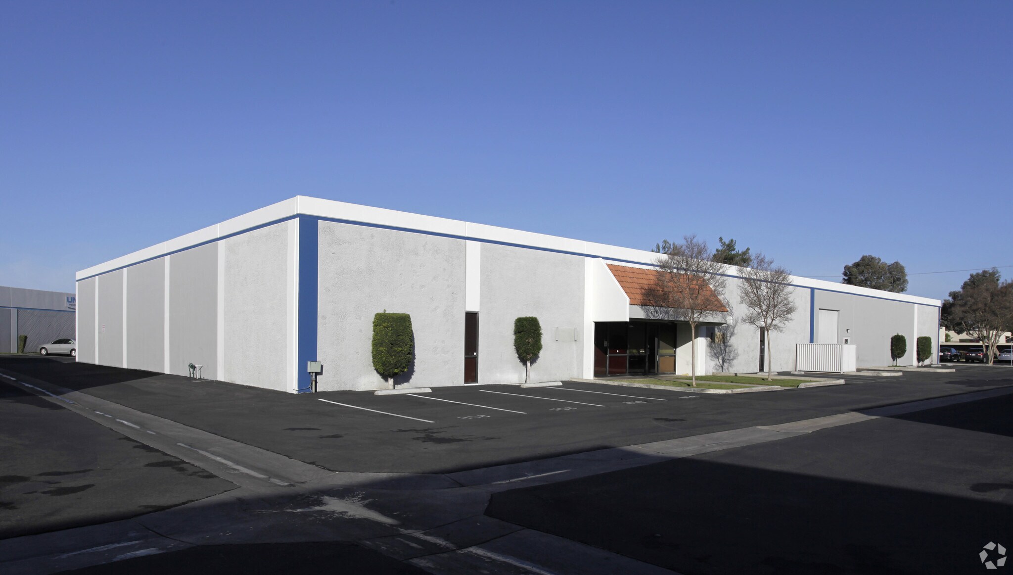 1146-1158 E Valencia Dr, Fullerton, CA à louer Photo principale– Image 1 sur 9
