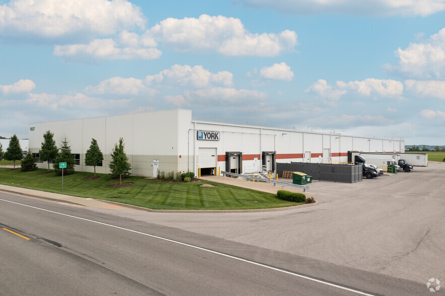 1607 Eastport Plaza Dr, Collinsville, IL à louer - Photo de l’immeuble – Image 2 sur 7