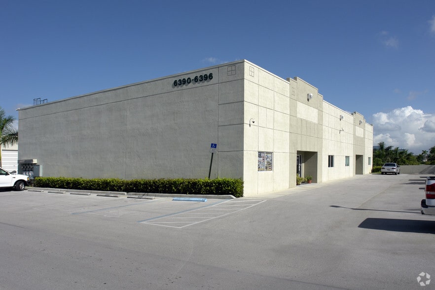 6390-6396 NW 97th Ave, Miami, FL à louer - Photo principale – Image 2 sur 11