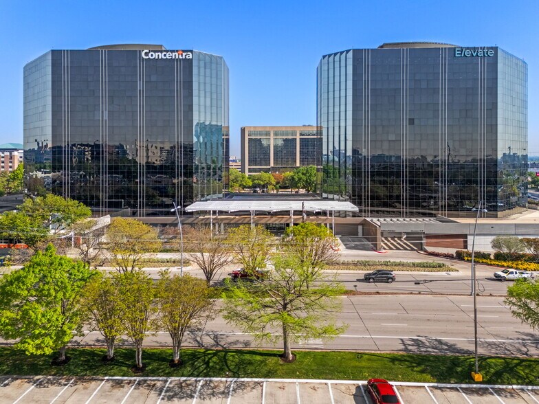 5080 Spectrum Dr, Addison, TX à louer - Photo de l’immeuble – Image 2 sur 23