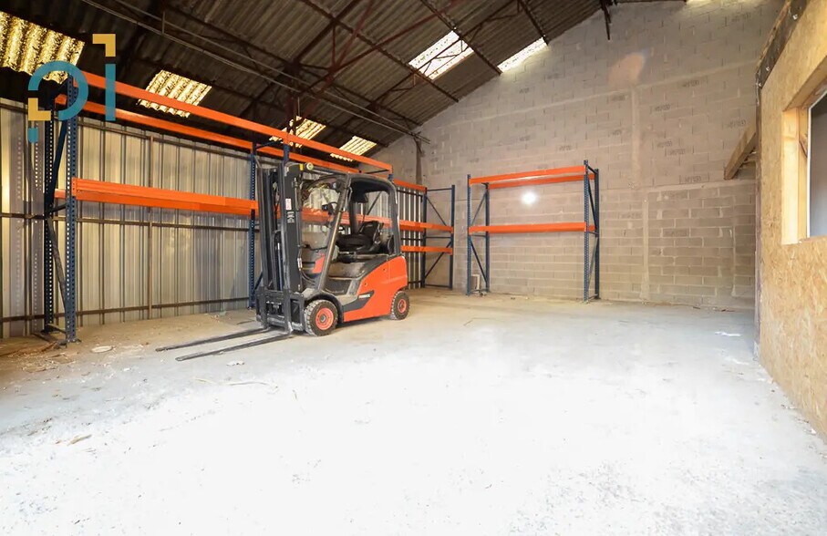 Industriel/Logistique dans Saint-Cannat à louer - Photo de l’immeuble – Image 2 sur 5