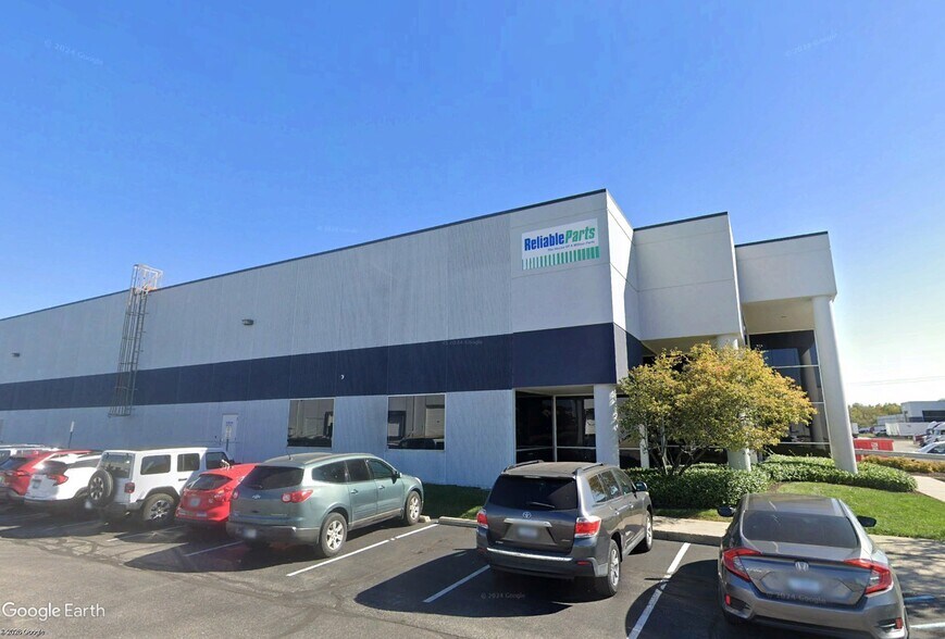 8460 Bearing Dr, Indianapolis, IN à louer - Photo de l’immeuble – Image 2 sur 2