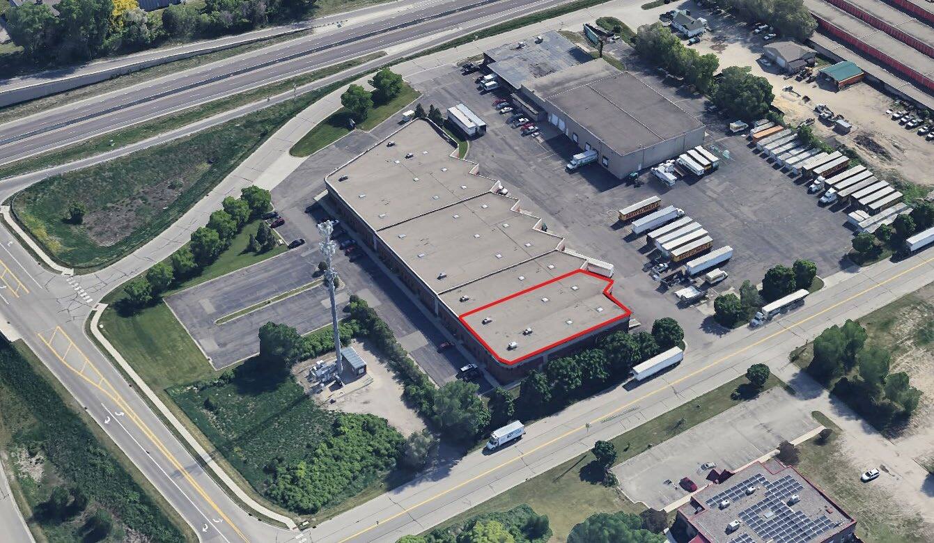 1261 E Highway 36, Maplewood, MN à louer Photo de l’immeuble– Image 1 sur 4