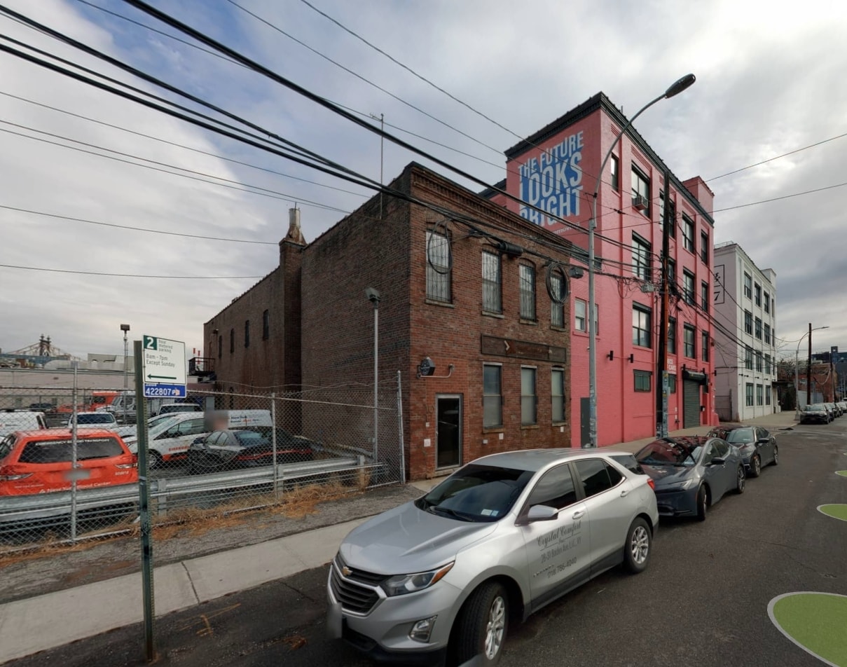 1011 46th Ave, Long Island City, NY à louer Photo de l’immeuble– Image 1 sur 1