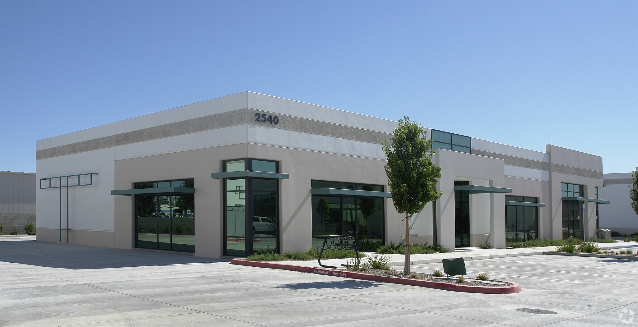 2540 Verne Roberts Cir, Antioch, CA à louer Photo de l’immeuble– Image 1 sur 7