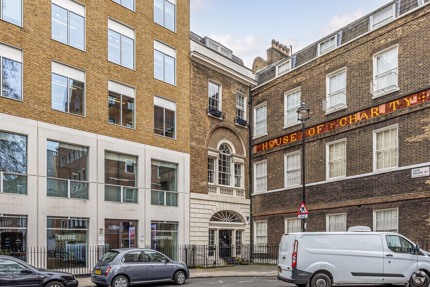 26-26A Soho Sq, Londres à vendre - Photo de l’immeuble – Image 2 sur 4
