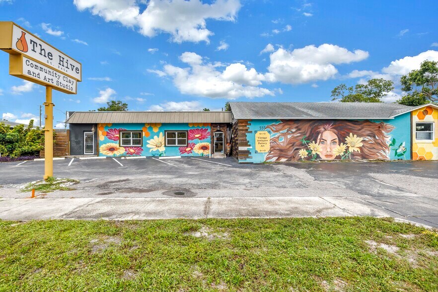 559 49th St S, Saint Petersburg, FL à vendre - Photo de l’immeuble – Image 3 sur 27