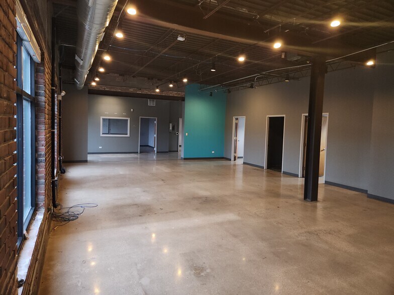 1820-1830 W Grand Ave, Chicago, IL à louer - Photo de l’immeuble – Image 2 sur 6