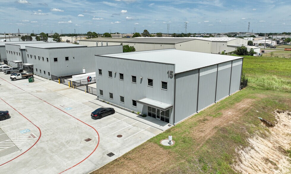 11755 W Little York Rd, Houston, TX à louer - Photo de l’immeuble – Image 2 sur 15
