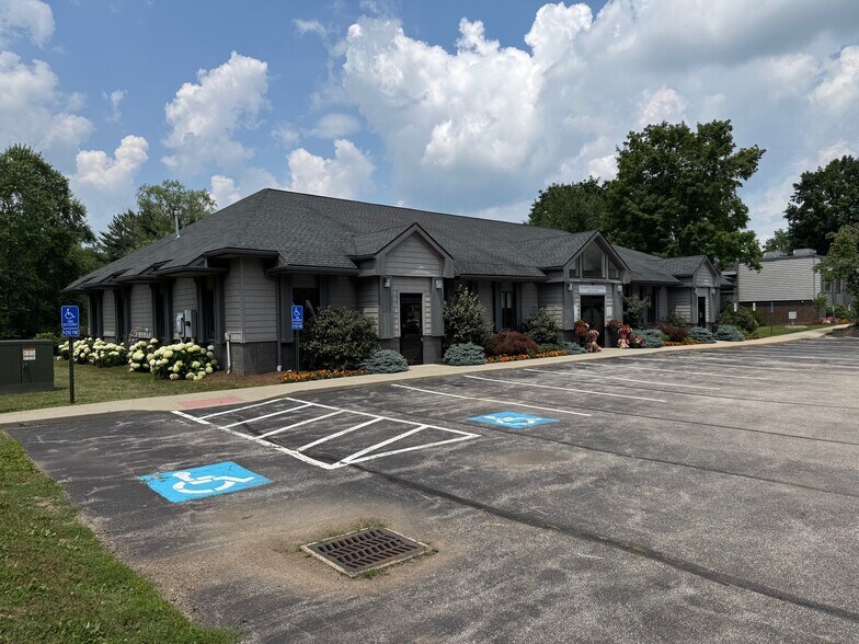 4332 S Cleveland Massillon Rd, Norton, OH à louer - Photo de l’immeuble – Image 2 sur 9