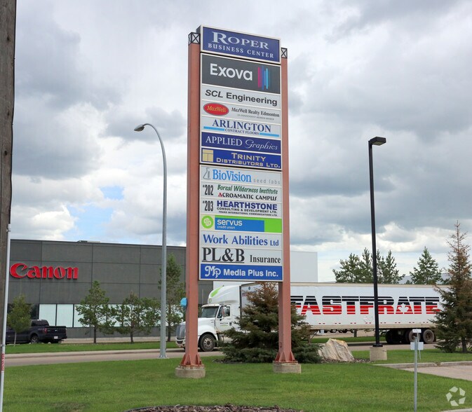 7203-7221 Roper Rd NW, Edmonton, AB à vendre - Photo de l’immeuble – Image 2 sur 13