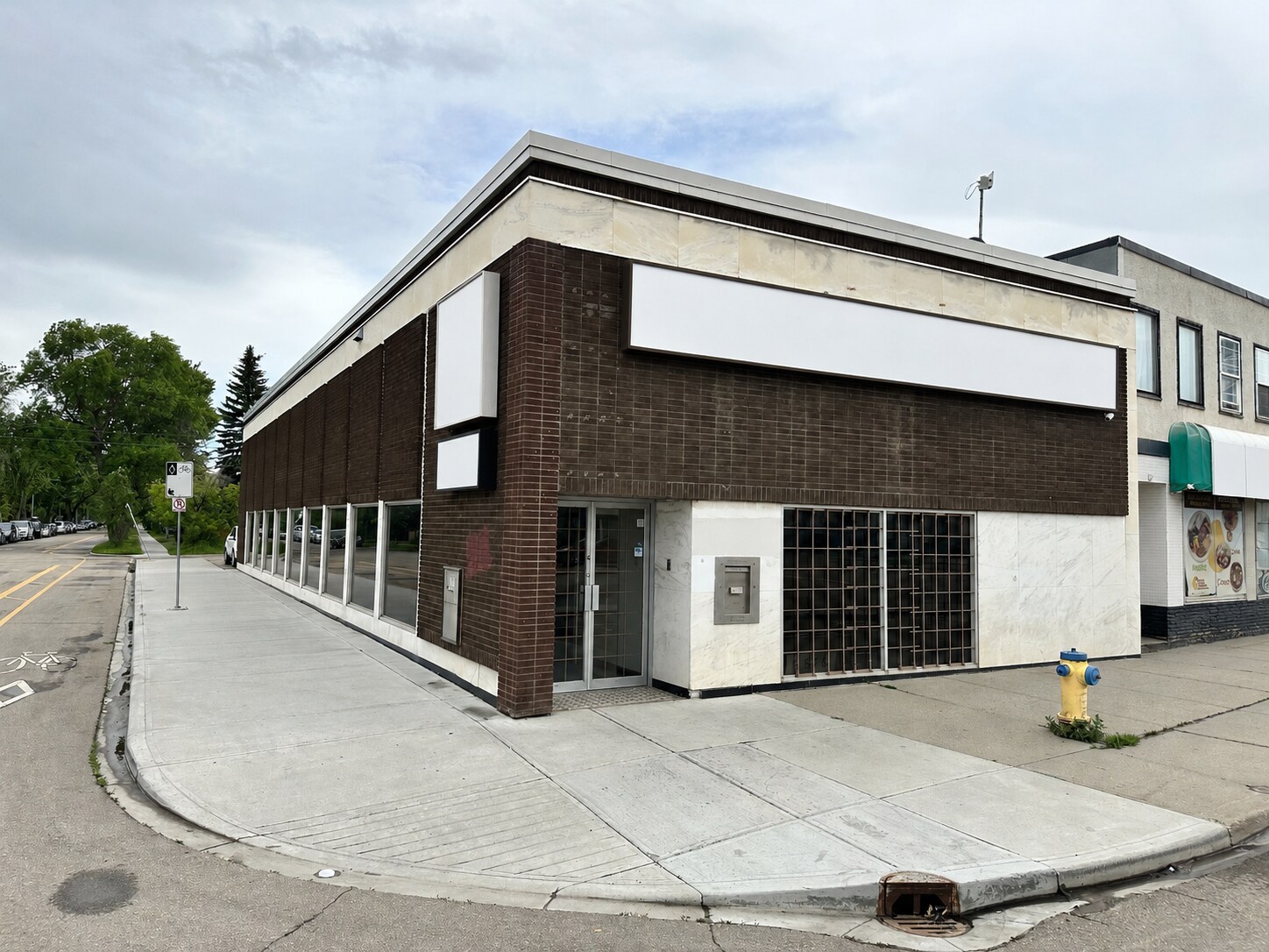 9578 111th Ave NW, Edmonton, AB à vendre Photo de l’immeuble– Image 1 sur 8