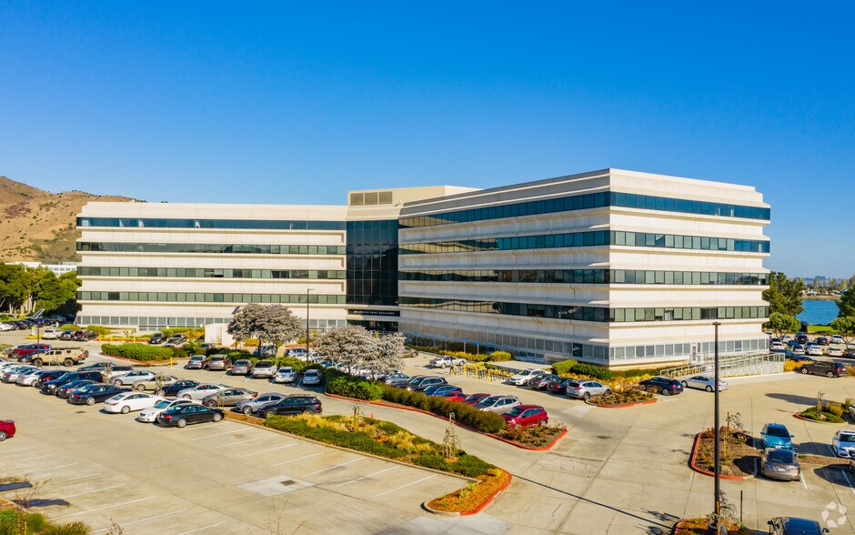 395 Oyster Point Blvd, South San Francisco, CA à louer - Photo principale – Image 1 sur 13