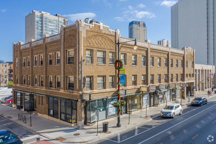 2653 N Clark St, Chicago, IL à louer - Photo de l’immeuble – Image 1 sur 6