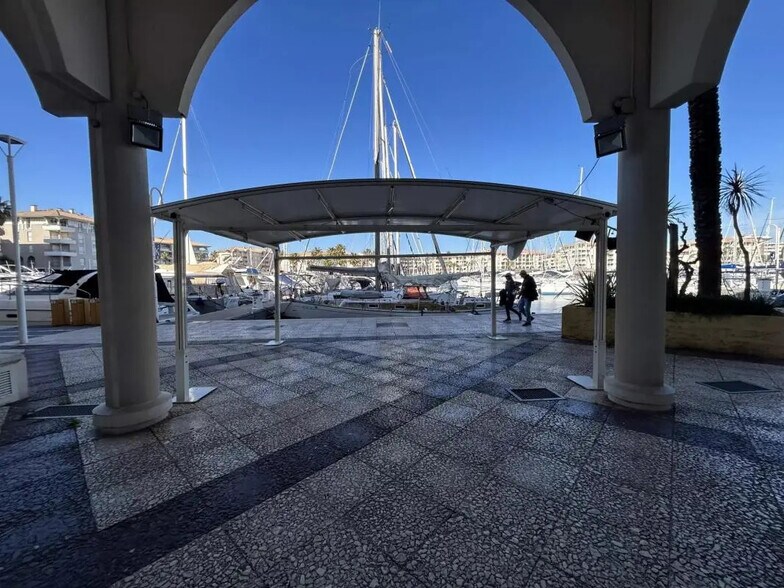 58 Quai D'Octave, Fréjus à louer - Photo de l’immeuble – Image 2 sur 10