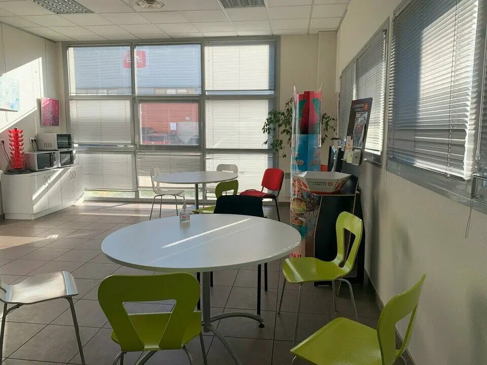 50 Rue Jean Zay, Saint-Priest à louer Photo de l’immeuble– Image 1 sur 13