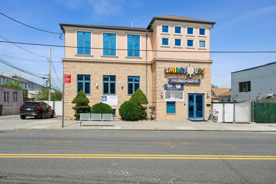 351 Sand Ln, Staten Island, NY à louer - Photo principale – Image 1 sur 12