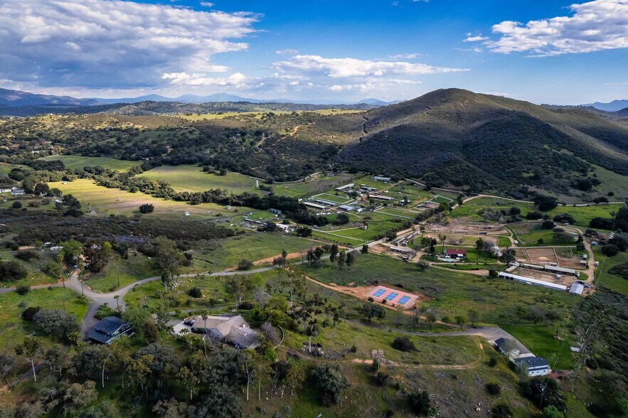 26086 Bear Valley Heights Rd, Escondido, CA à vendre - Photo de l’immeuble – Image 2 sur 65