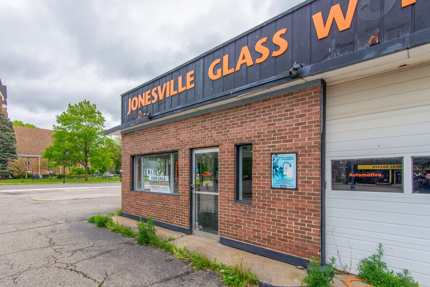 264 E Chicago St, Jonesville, MI à vendre - Photo de l’immeuble – Image 3 sur 18