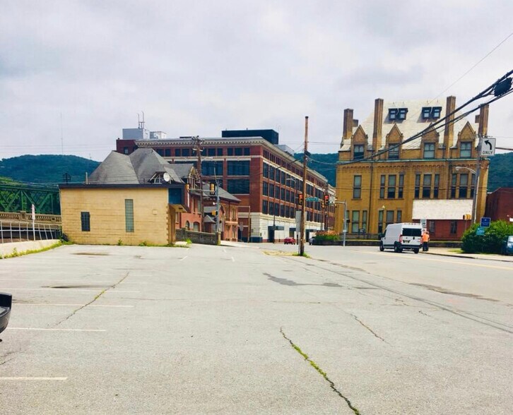 225 Washington St, Johnstown, PA à vendre - Photo de l’immeuble – Image 2 sur 5