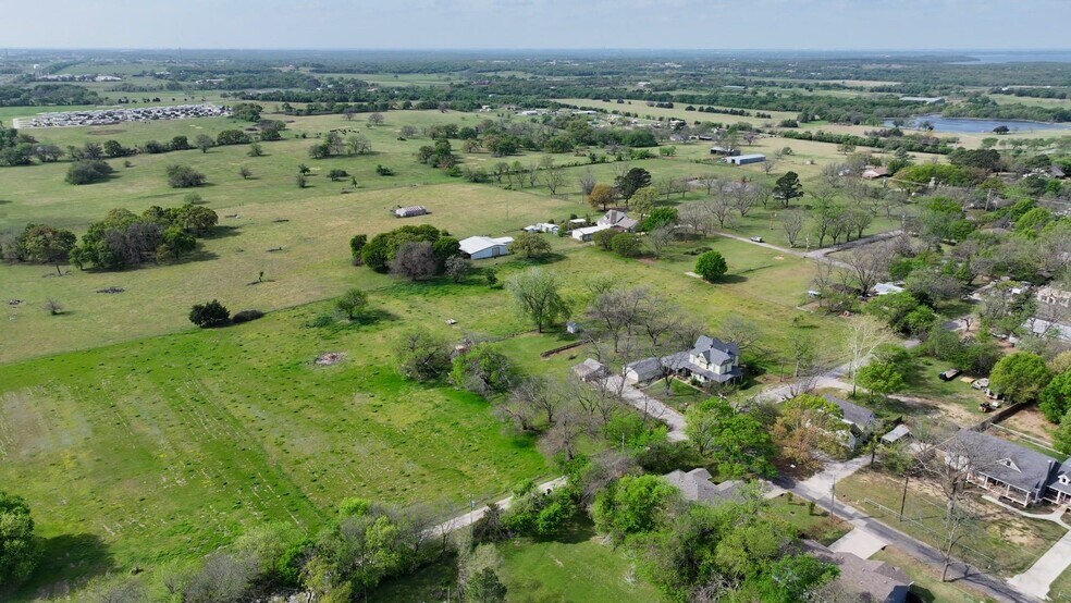 819 Morrison st, Pilot Point, TX à vendre - Vidéo sur l’annonce professionnelle – Image 2 sur 13