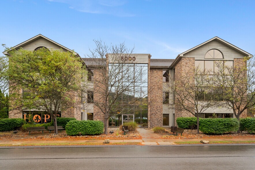 5000 Stonewood Dr, Wexford, PA à louer - Photo de l’immeuble – Image 1 sur 13