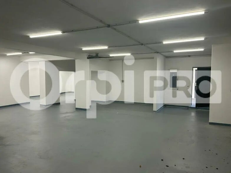 Local d’activités dans Guibeville à louer - Photo intérieure – Image 1 sur 12