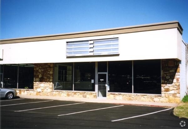 9715-9727 Kingston Pike, Knoxville, TN à louer - Photo de l’immeuble – Image 3 sur 19